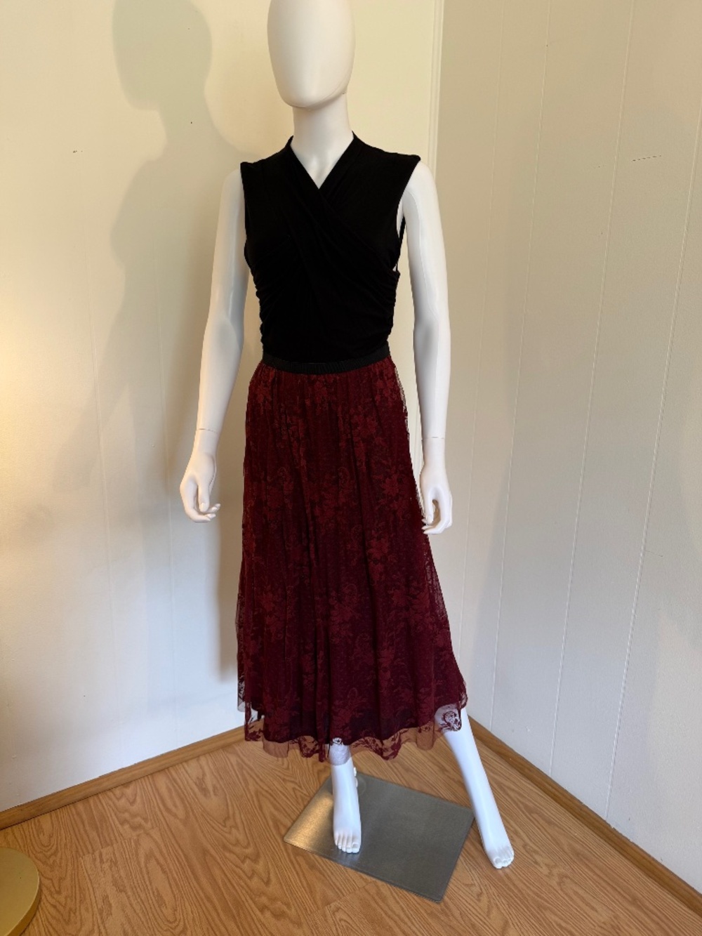 EUC HD In Paris Medium Sleeveless Black V Neck & Wine Lace Overlay Midi Dress